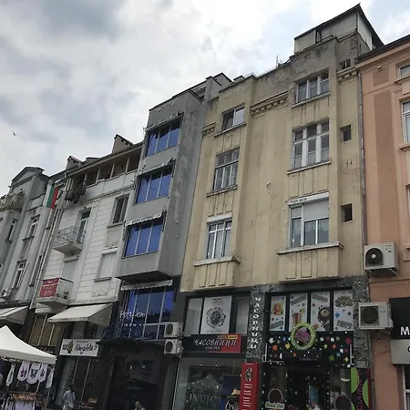 Апартаменты Cheap In The Very Heart Of